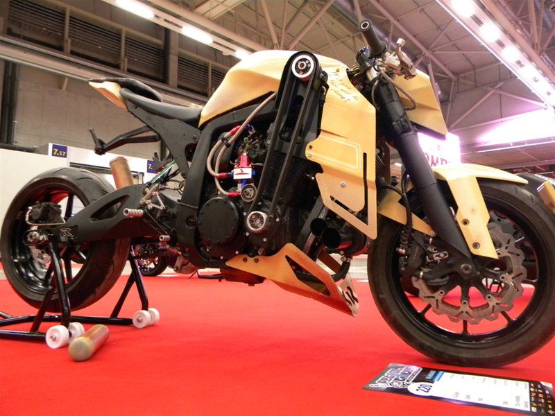 Стритфайтер Suzuki GSX 1100