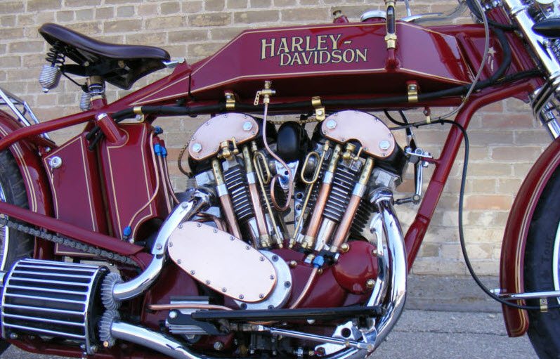 Мотоцикл Harley Davidson ретро